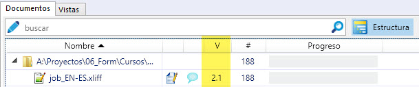 memoQ indica el número de versión de un archivo en la columna V.